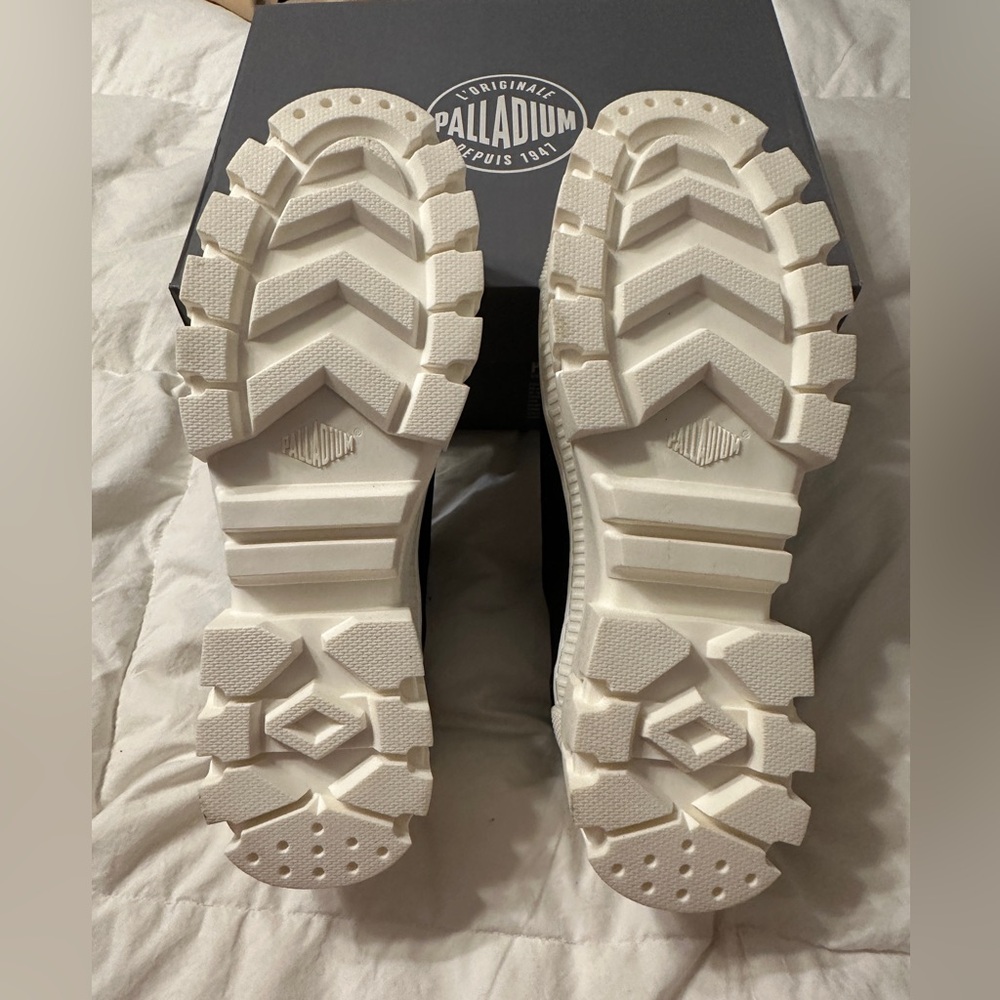Palladium Revolt Low Textile Chunky Sneakers - NIB - Picture 3 of 16